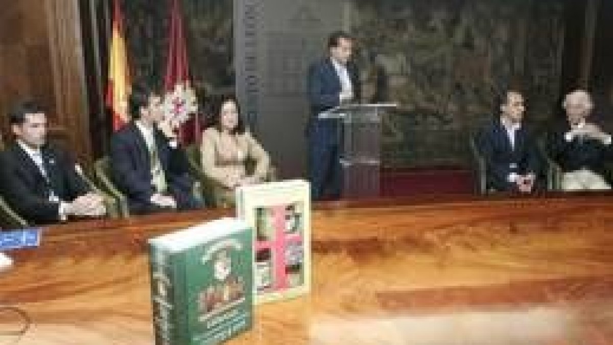 El alcalde presidió la presentación del Año Jubilar Lebaniego