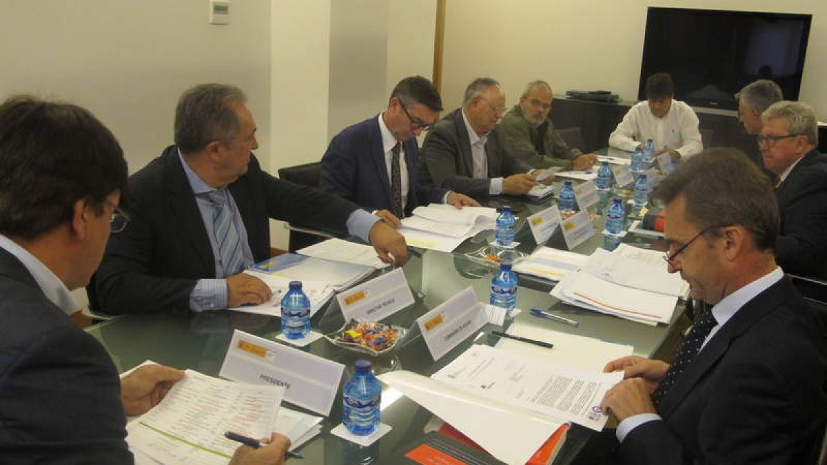 La Comisión Permanente de la Sequía de la cuenca del Duero se reunió ayer en Valladolid. DL