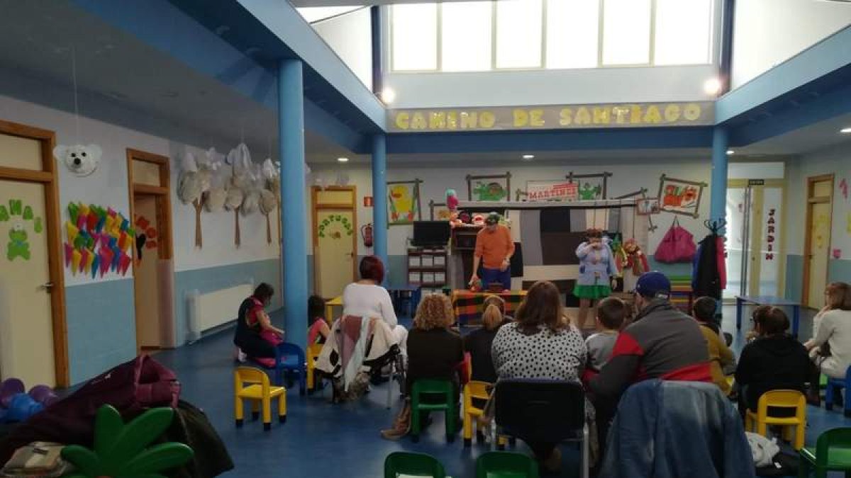 El trabajo en una de las escuelas infantiles de Ponferrada. DL