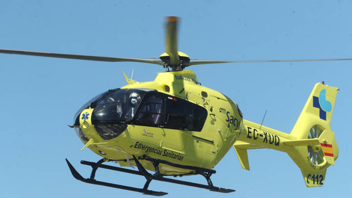 Helicóptero medicalizado de Sacyl 112. LUIS DE LA MATA