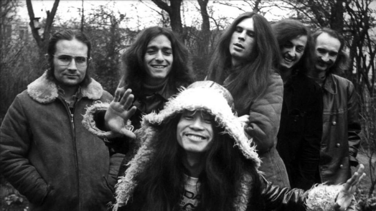 Los miembros de Can, en 1971, con el batería Jaki Liebezeit (segundo por la izquierda).