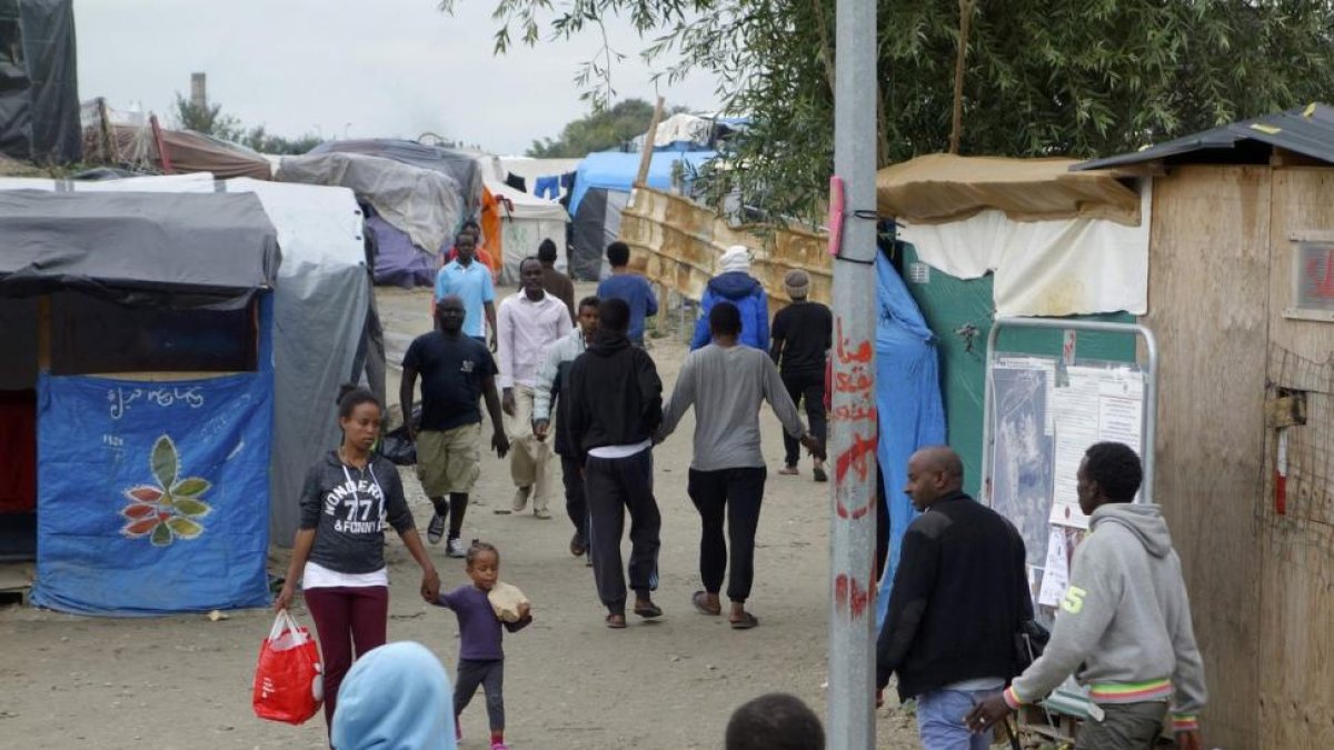 Inmigrantes en el campamento 'La Jungla' de Calais.