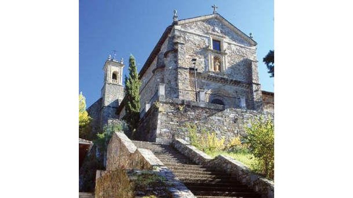 Escalinata de acceso a la iglesia.