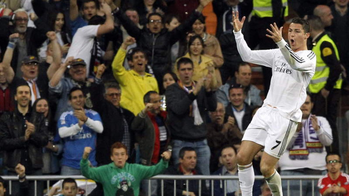 Cristiano Ronaldo celebra el gol marcado ante el Levante, el primero del partido disputado en el Bernabéu.