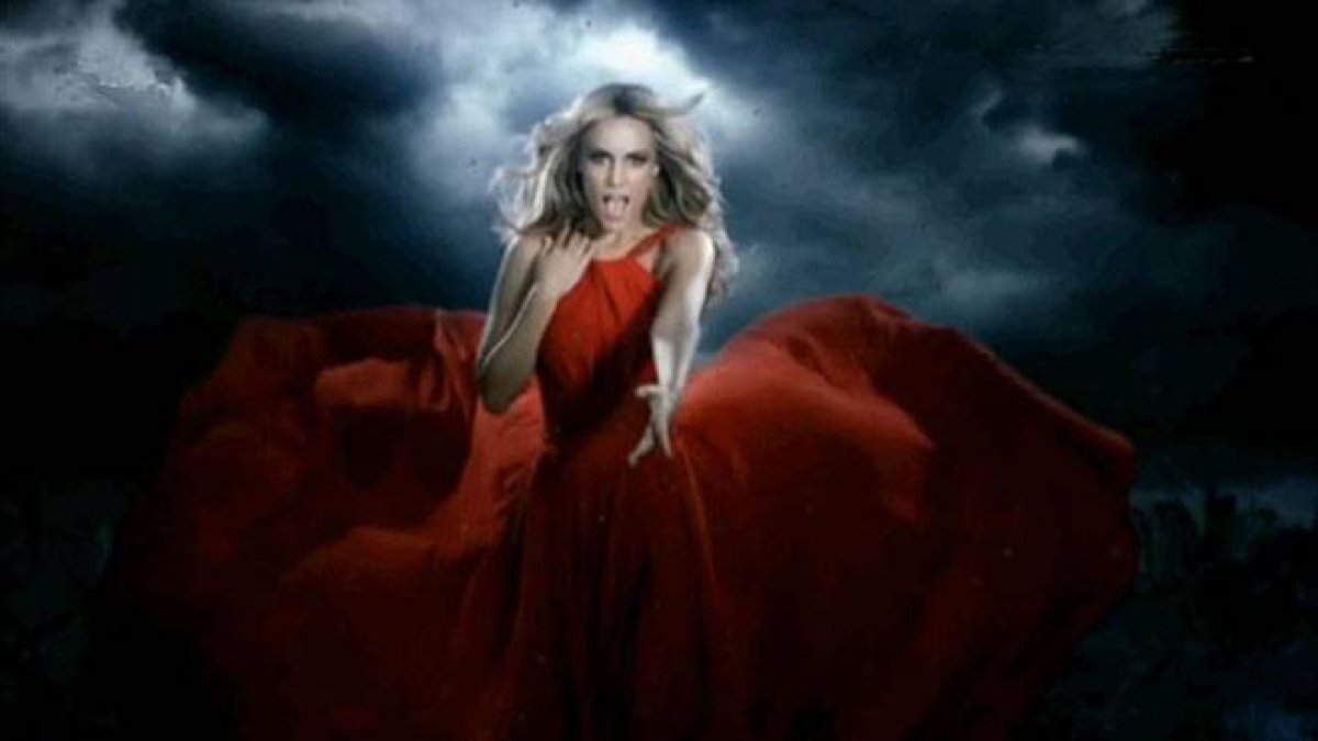 Fotograma de Edurne en el videoclip oficial de 'Amanecer' para el concurso de Eurovisión 2015 en Viena.