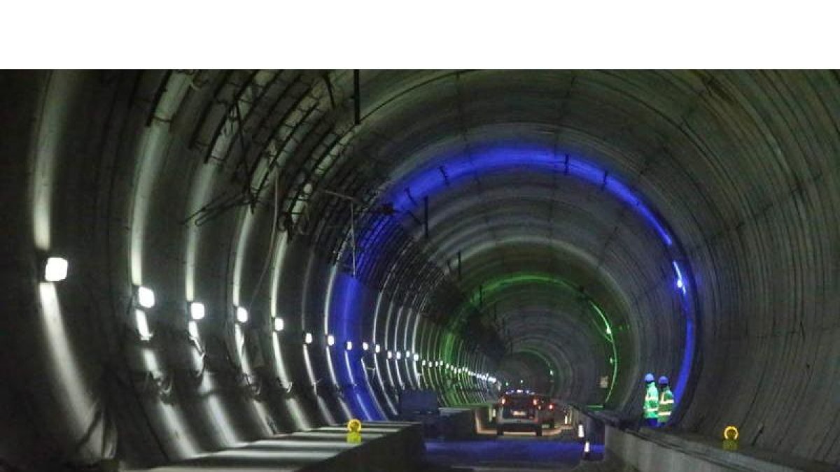 Una imagen de archivo del desarrollo interior de los túneles de Pajares. RAMIRO