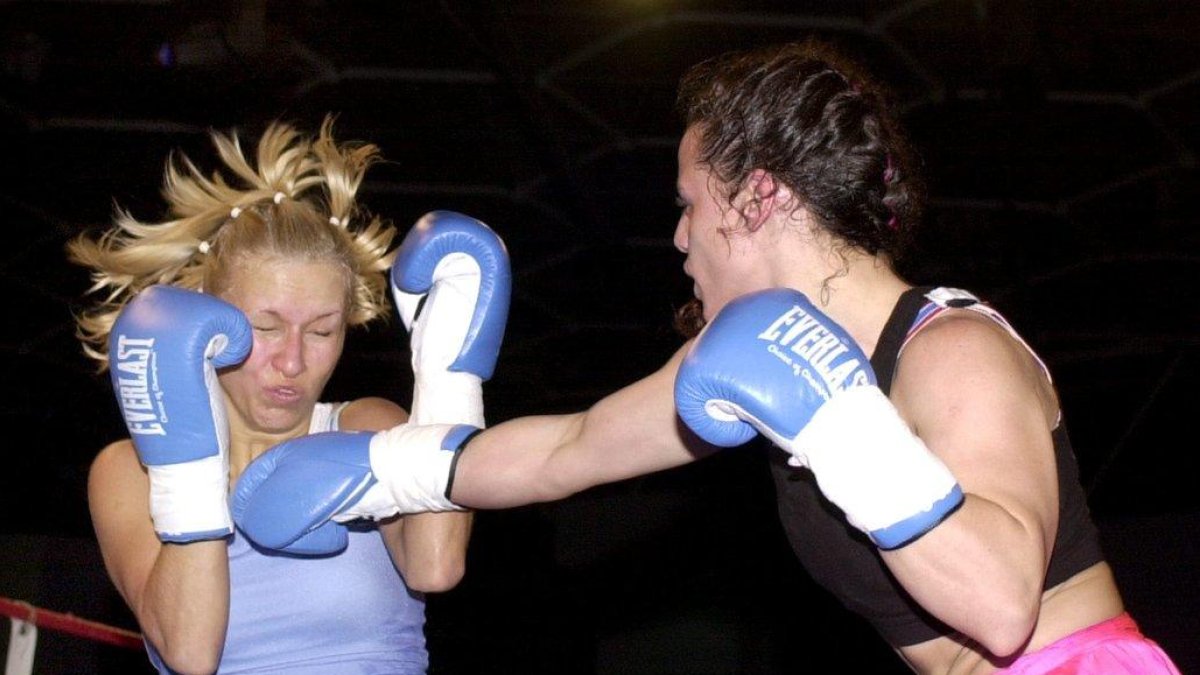 María Jesús Rosa, a la derecha, durante un combate en el 2002.