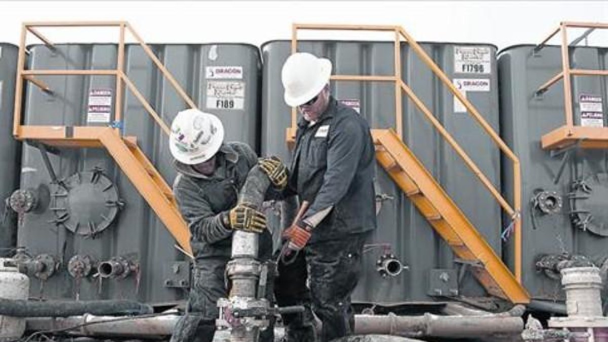 Una planta de extracción de hidrocarburos con 'fracking', en Dakota del Norte.