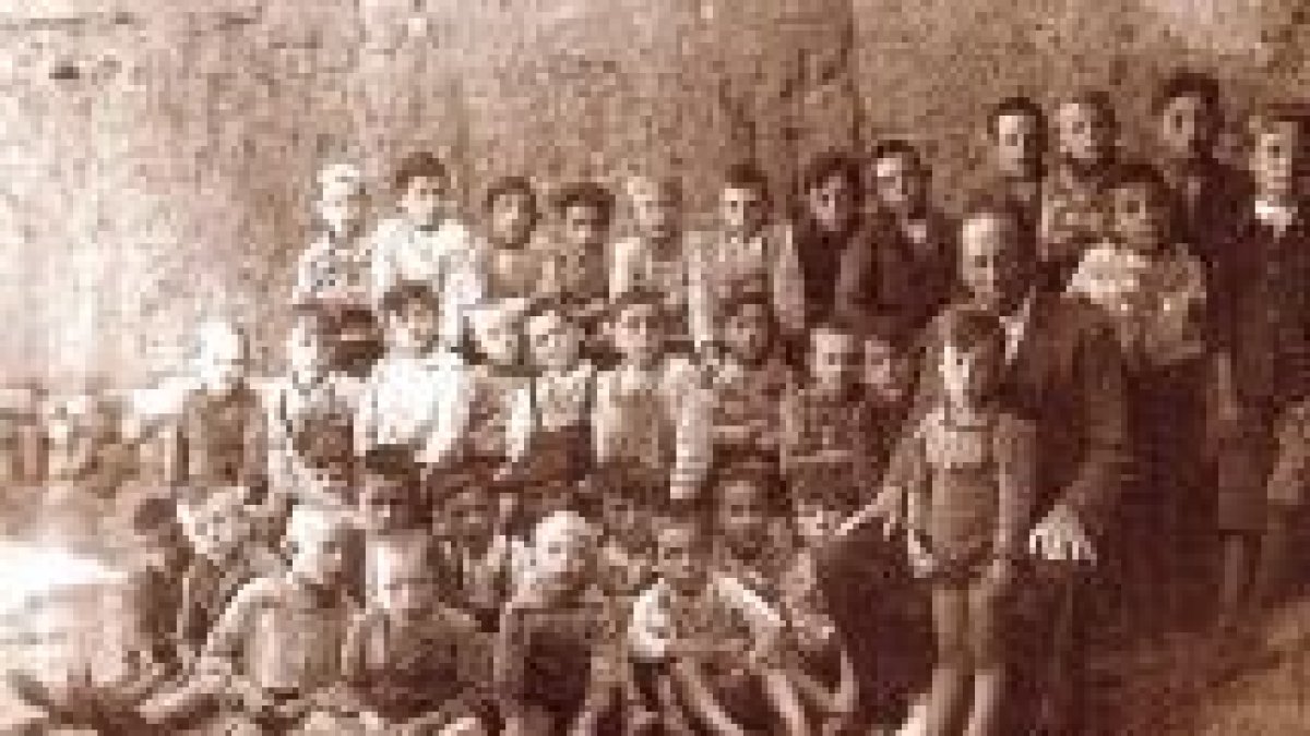 El 12 de septiembre de 1936, Juan José Badiola comenzaba curso en la escuela de Villaquilambre