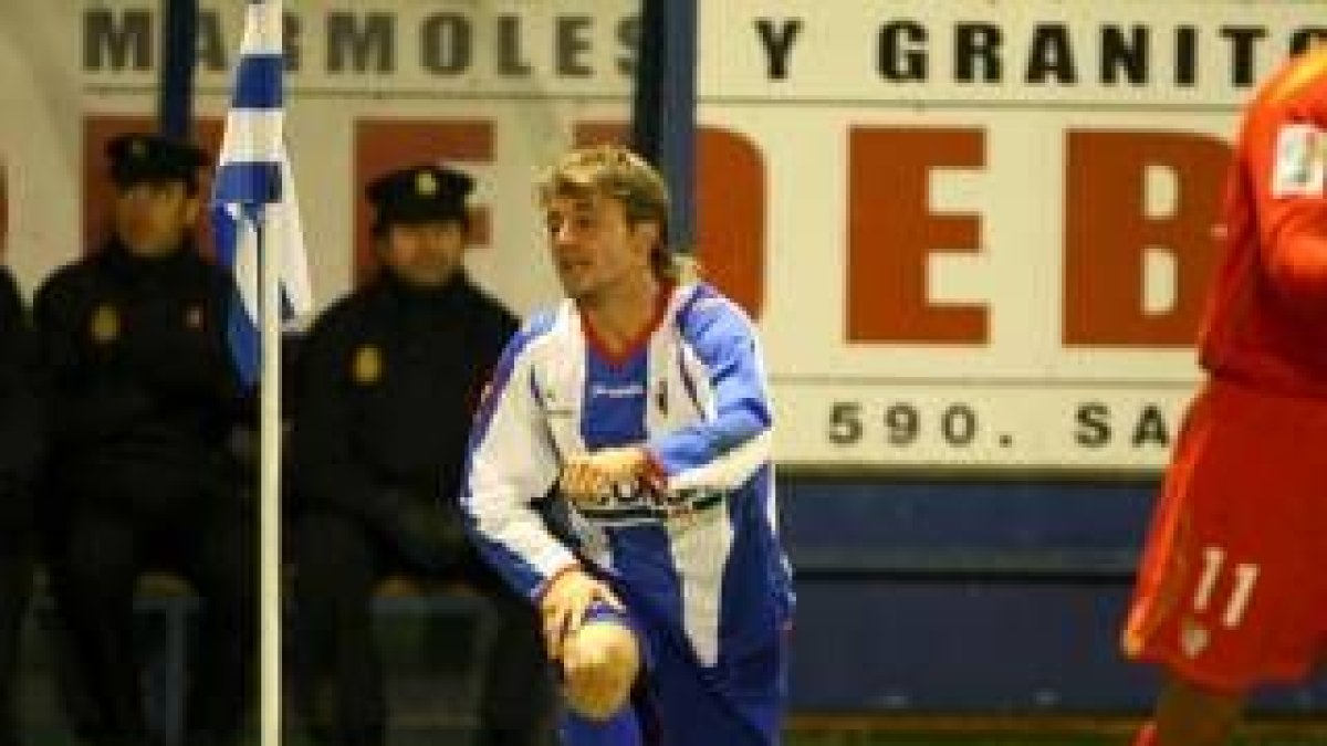 Jonathan Valle fue uno de los mejores jugadores del encuentro ante el Sevilla F.C.