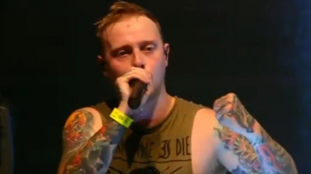 El cantante de Architects, Sam Carter, durante la denuncia de la agresión sexual en un concierto en Holanda