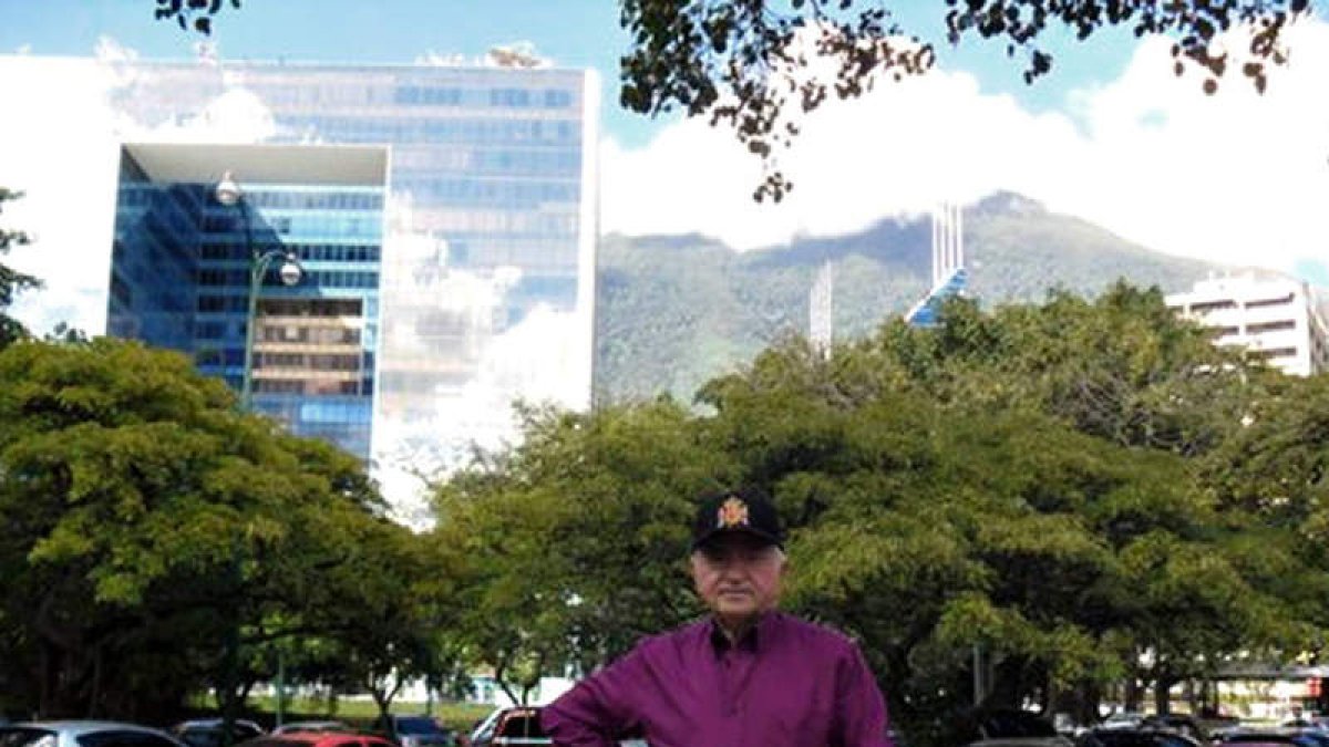 José María González, en una calle de Caracas.