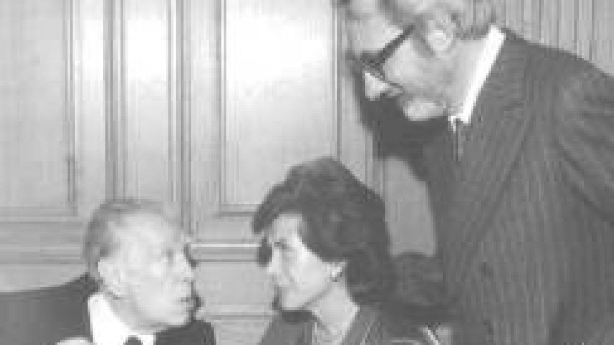 Antonio Pereira y su mujer junto a Jorge Luis Borges
