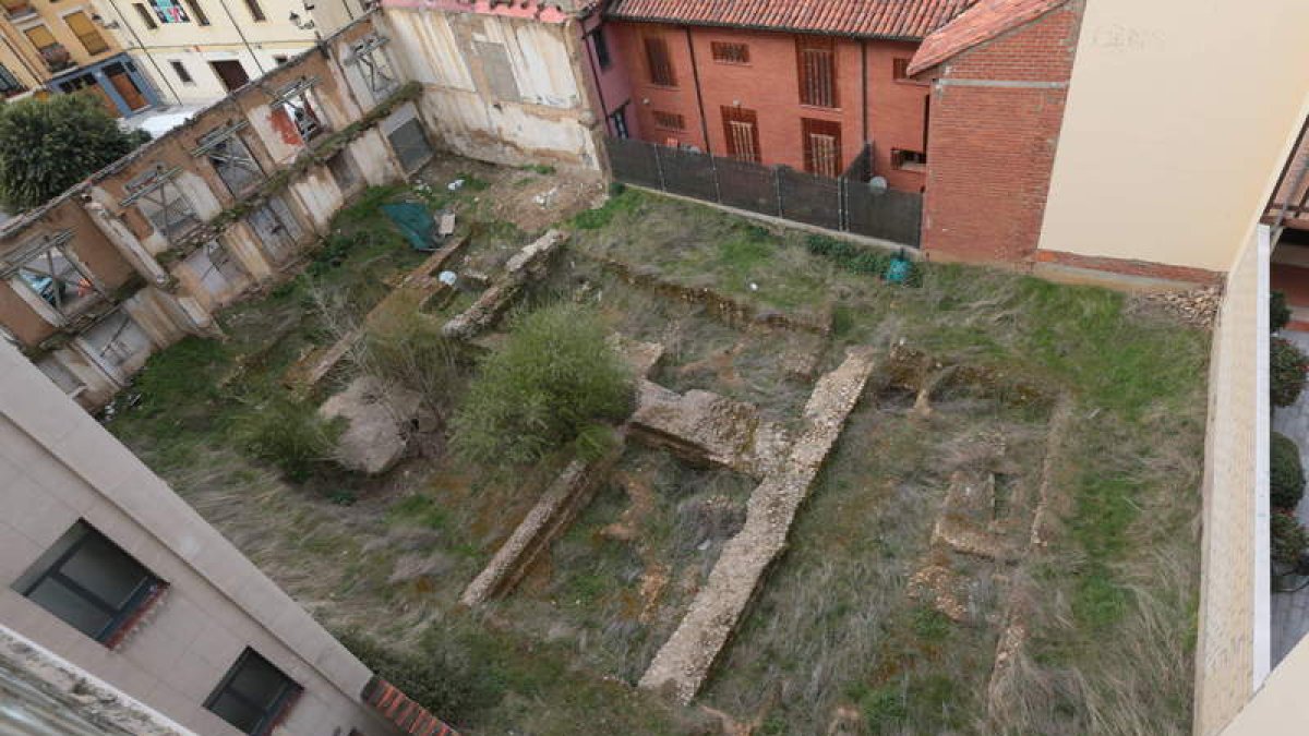 Estado actual del solar donde se han encontrado los restos del Praetorium de la Legio VII en la plaza de San Pelayo, 8