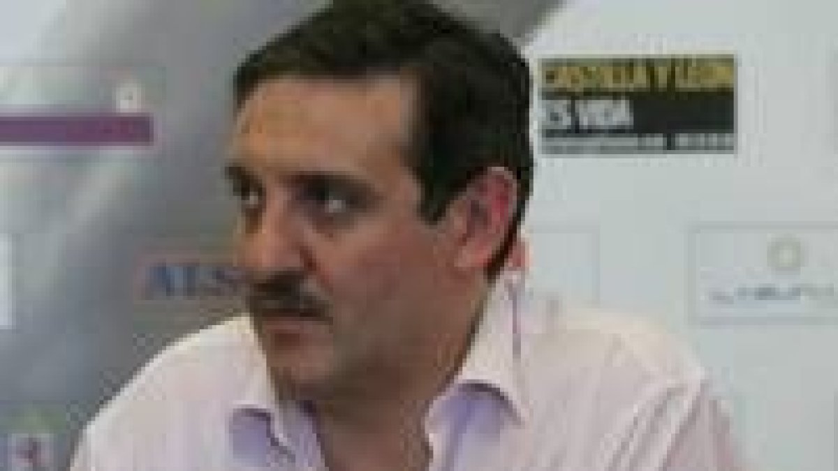 Juan Arias, presidente del Ademar, da casi por perdida la liga