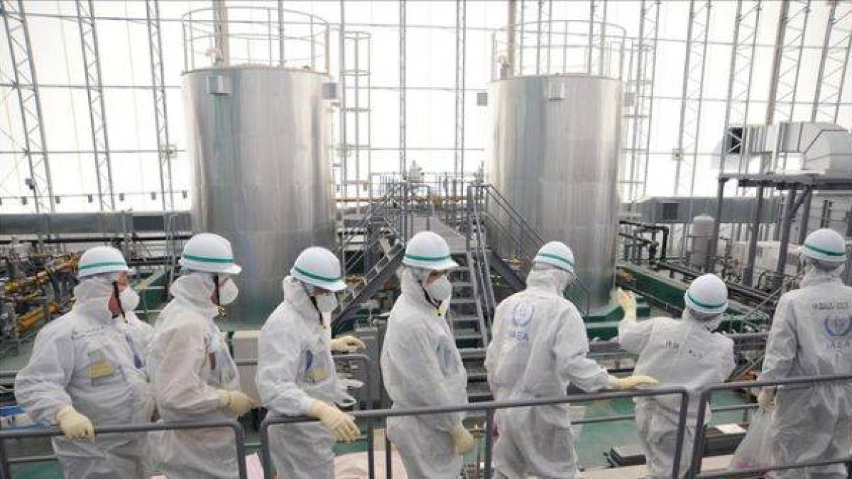 Visita de técnicos de la Agencia de la Energía Atómica a Fukushima, el pasado febrero.