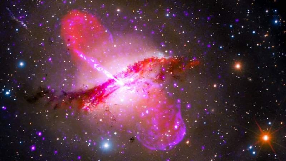 Imagen de la galaxia Centaurus A, uno de los objetos mejor estudiados en el cielo nocturno desde 1826. ESA