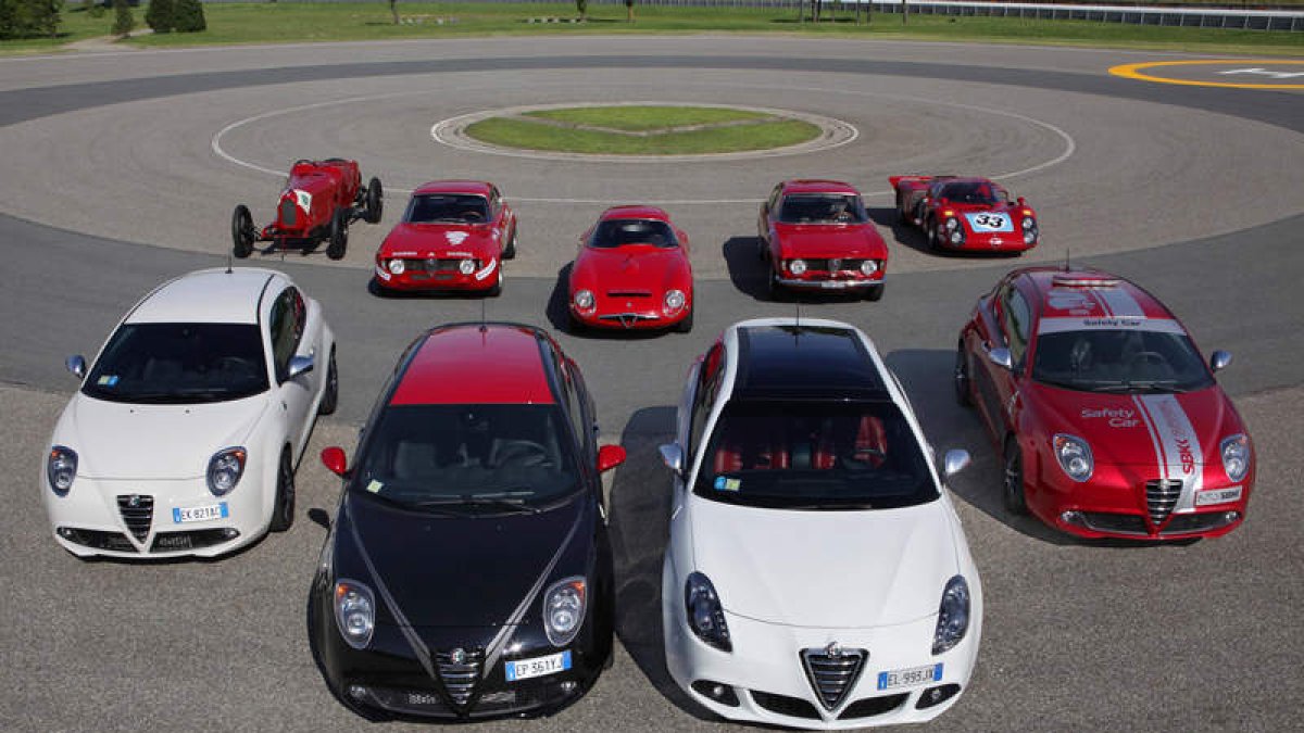 Foto de familia de versiones «Quadrifoglio Verde» firmadas por Alfa Romeo.