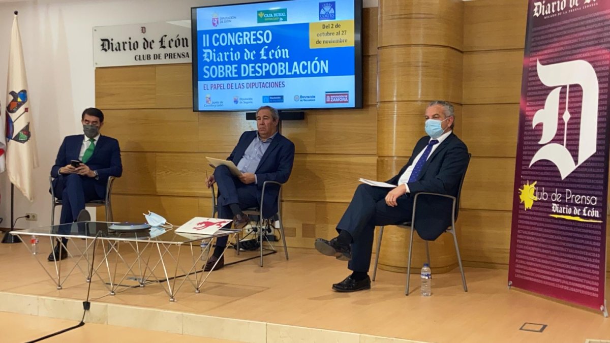 Imagen en directo de la mesa redonda en el II Congreso sobre Despoblación organizado por Diario de León. RAMIRO