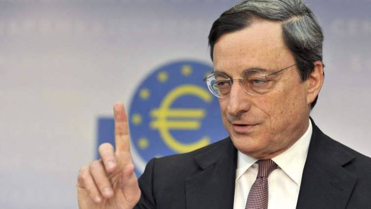 El presidente del BCE, Mario Draghi, decidirá el jueves si compra deuda de países en apuros.