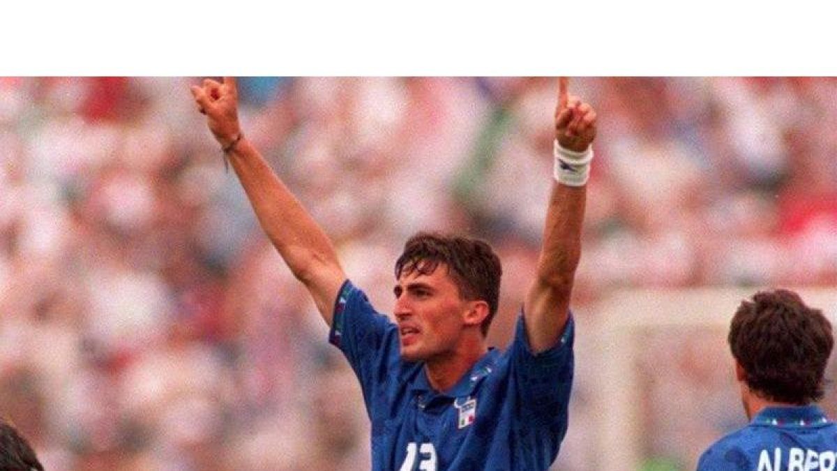 Dino Baggio en una imagen cuando vestía la elástica de la selección de Italia. JAVIER PANZARDO