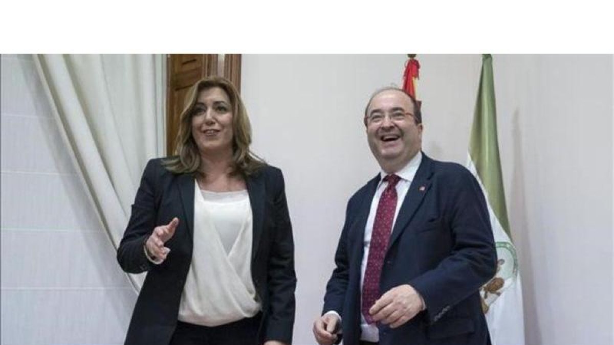 La presidenta andaluza, Susana DÍaz, y el lÍder del PSC, Miquel Iceta, al comienzo de su reunión en la sede del PSOE-A en Sevilla.