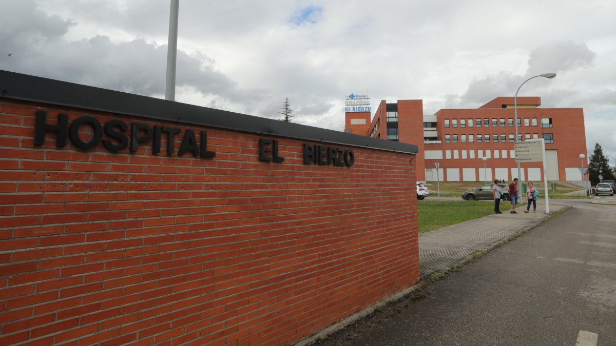 Exteriores del Hospital El Bierzo. L. DE LA MATA