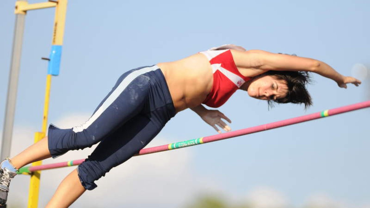 Ángela Arias concluía décima en el salto de pértiga.