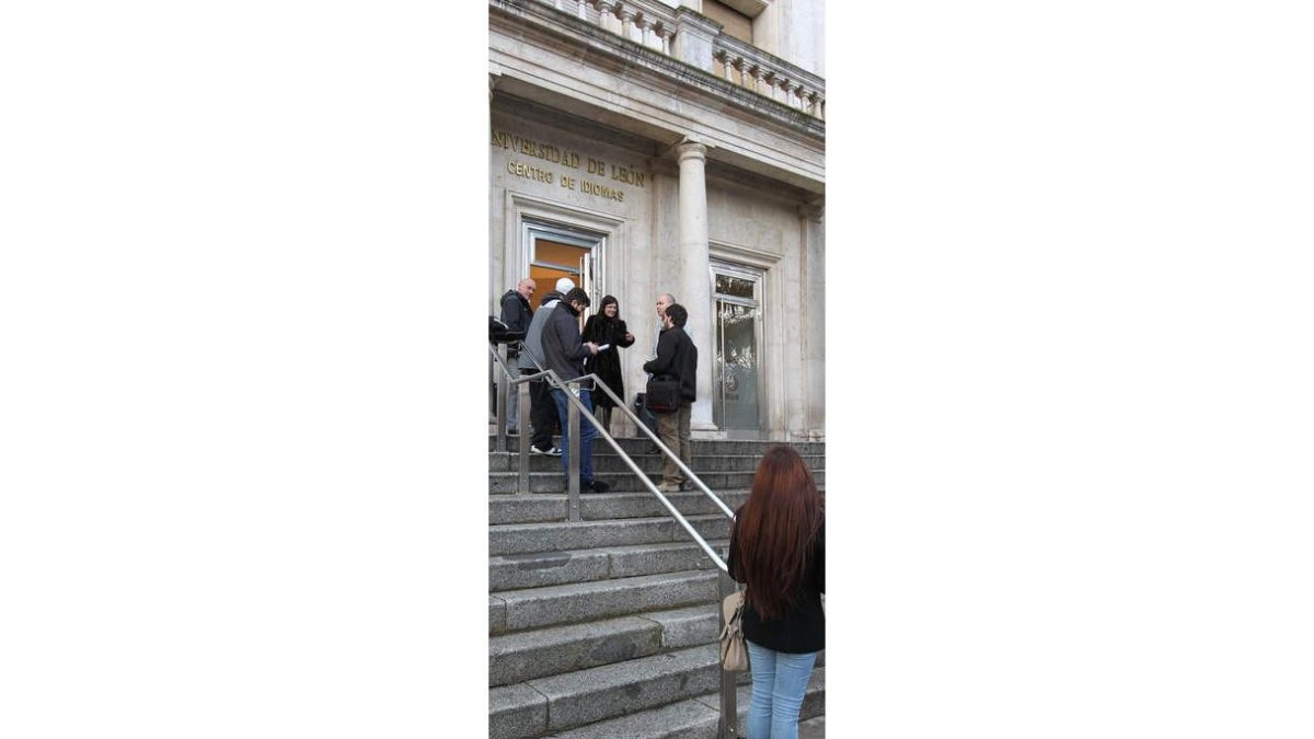Más de dos mil alumnos de Bachillerato se acercaron el pasado año a la Universidad de León en su jornada de puertas abiertas. SECUNDINO PÉREZ