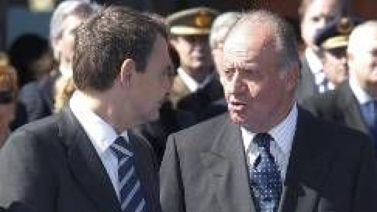 El presidente Zapatero y el Rey Juan Carlos, ayer, en el acto del 11-M