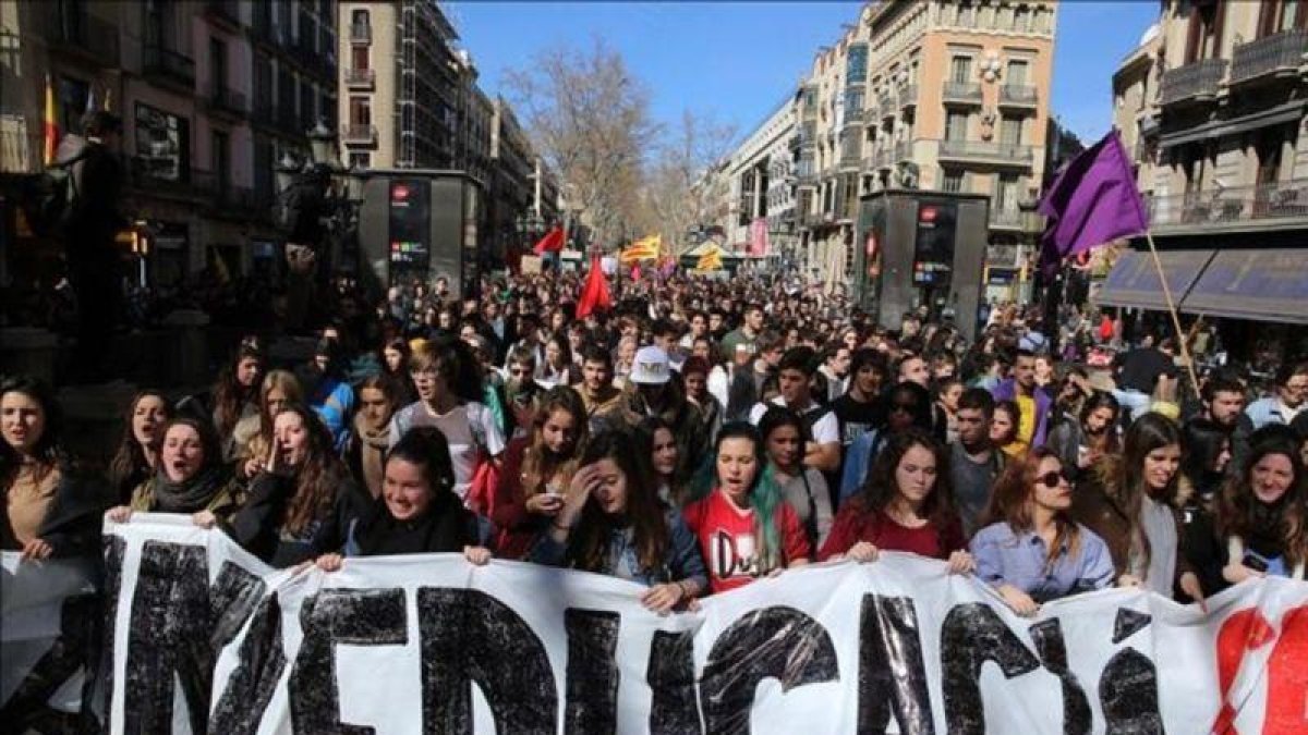 Manifestación de estudiantes contra los planes de reforma del sistema de grados universitarios y másteres del 3+2, el pasado marzo.