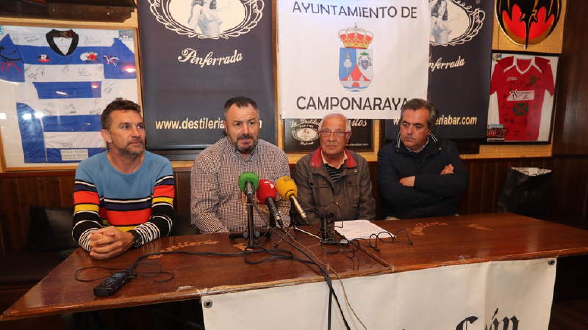 El alcalde de Camponaraya, Macías y el delegado de Diario de León en el Bierzo presentaron la cita. LDLM