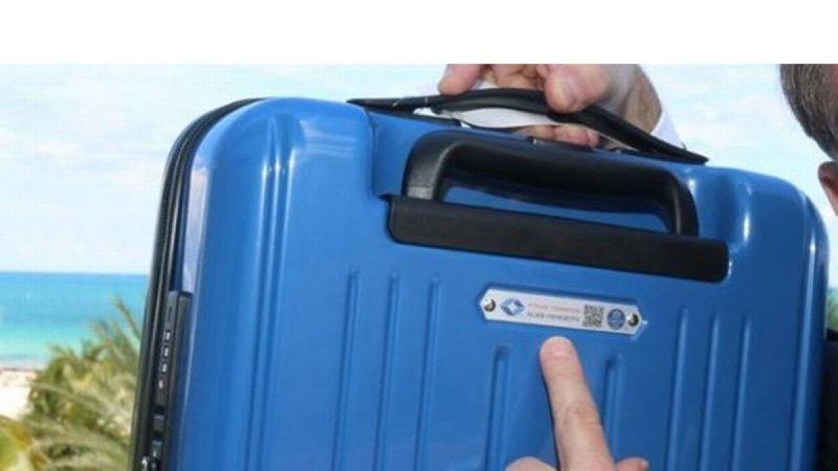 El logo de la IATA que identificará las maletas que son equipaje de mano.