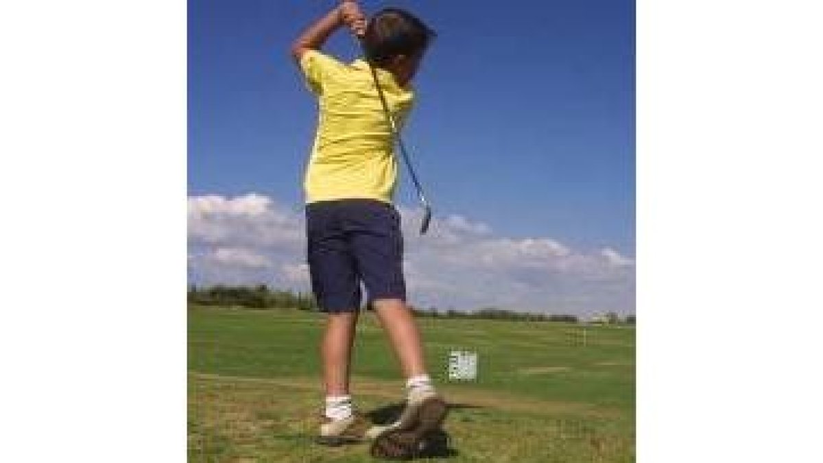 Los niños tendrán la posibilidad de jugar al golf en Azadinos