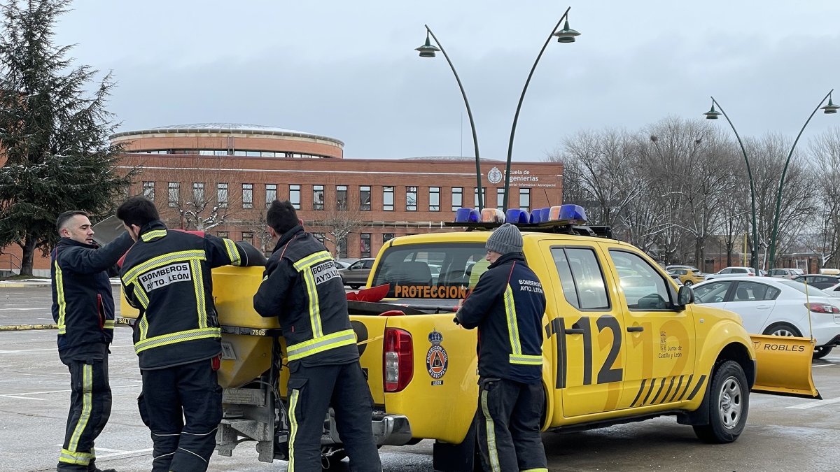 Una de las actuaciones de los Bomberos de León. BOMBEROS DE LEÓN