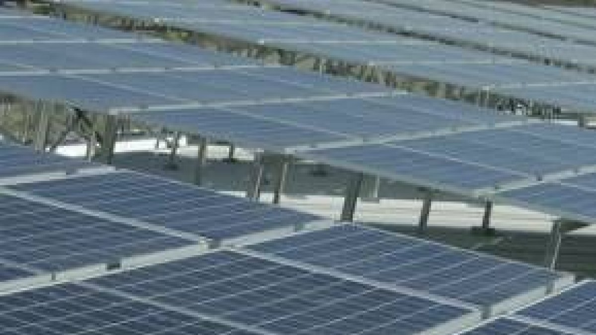 Placas solares instaladas en el polígono industrial de Bembibre