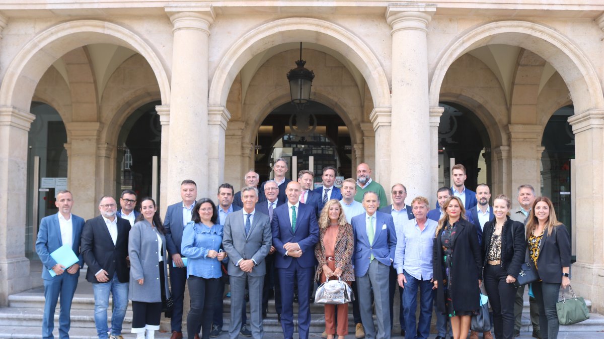 Diez, tras la reunión este martes con los empresarios de la Fele. DL