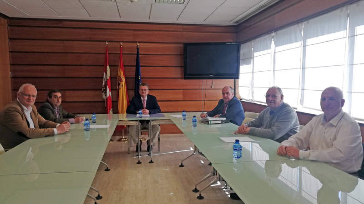 La reunión se produjo en la Consejería de Agricultura y Ganadería en Valladolid. DL