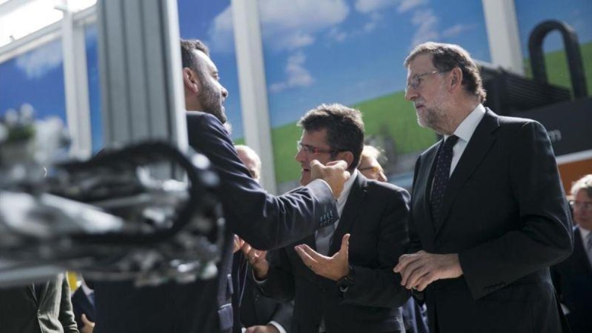 Mariano Rajoy, este martes, durante la visita a la empresa Tecnalia en San Sebastián.