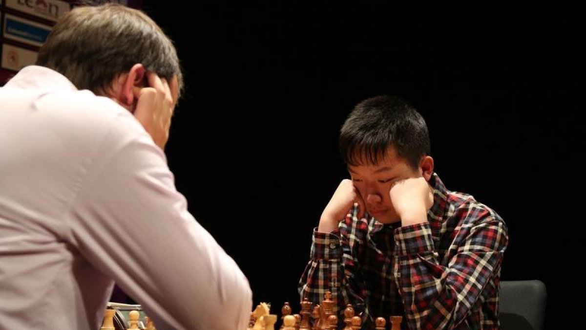 Wei Yi se alzó con el título de campeón