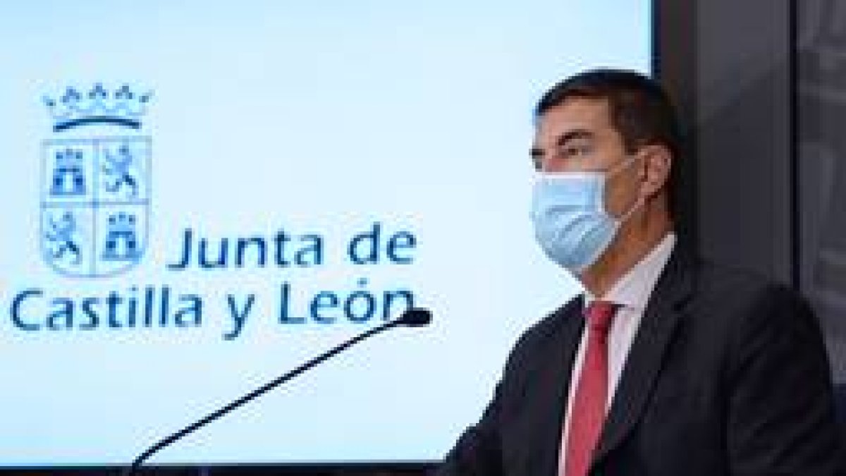 Ángel Ibáñez anuncia el decreto puesto en marcha por la Junta de Castilla y León. DL