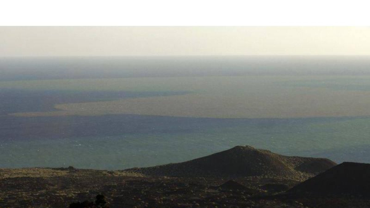 Imagen de la mancha presente en el mar de Las Calmas donde el volcán submarino de El Hierro.