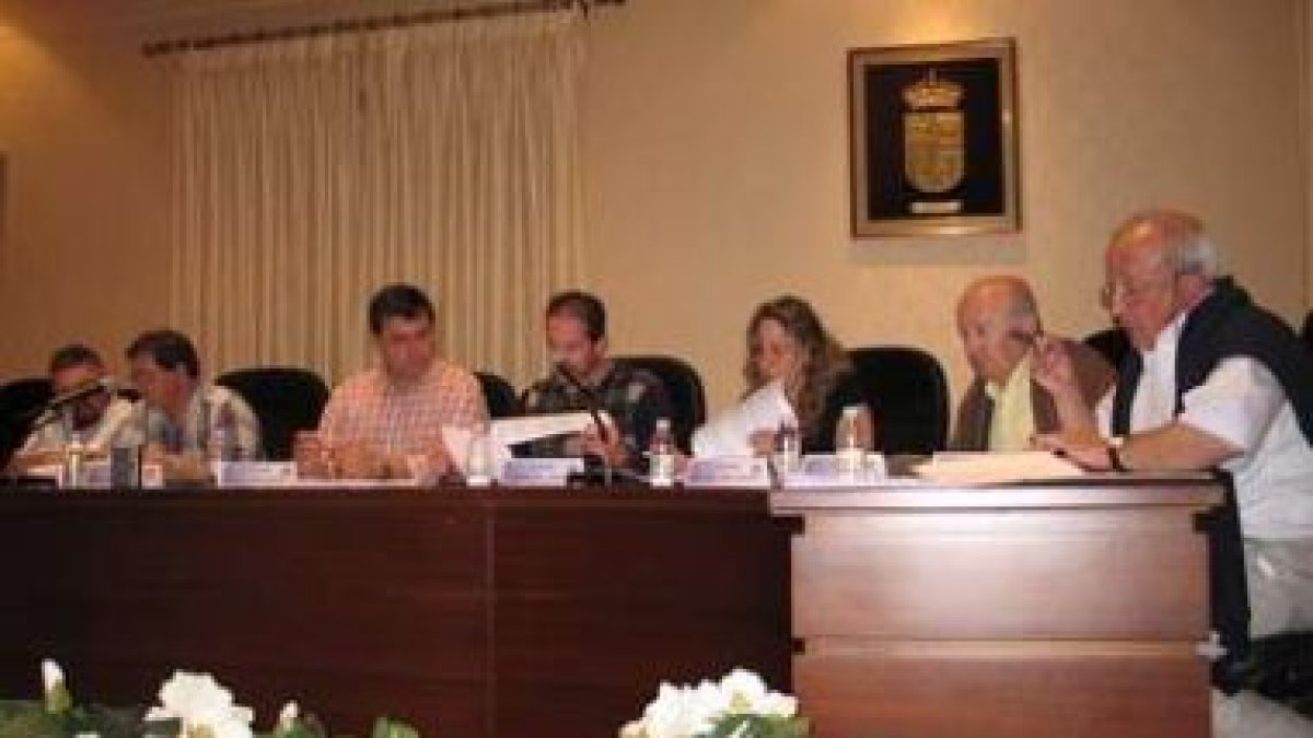 Una imagen de una sesión plenaria celebrada en el Ayuntamiento de Boñar.