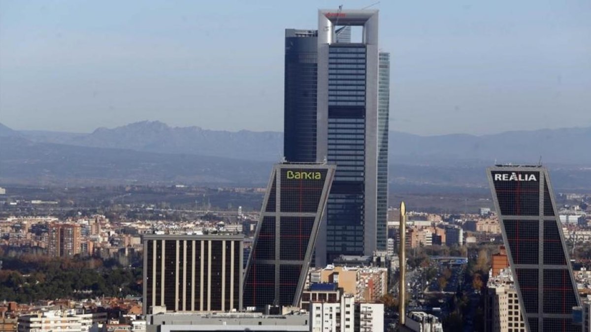 La Torre Cepsa, el edifico más alto en la foto, propiedad de Pontegadea.