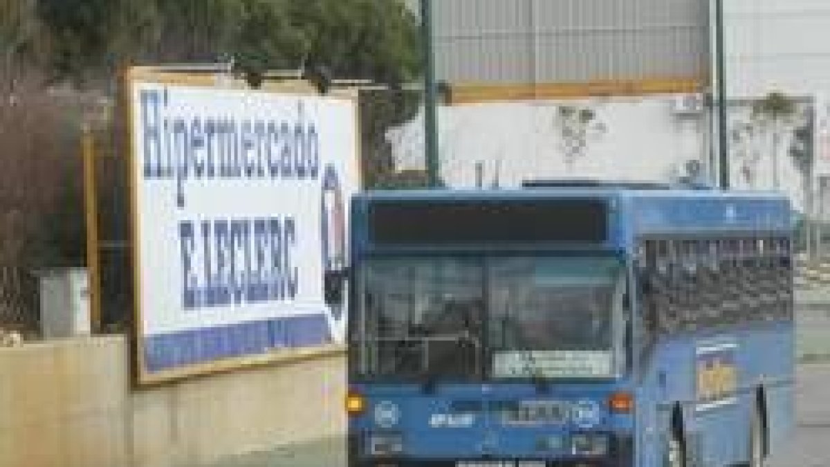 Una de las líneas de autobuses que circulan por el municipio