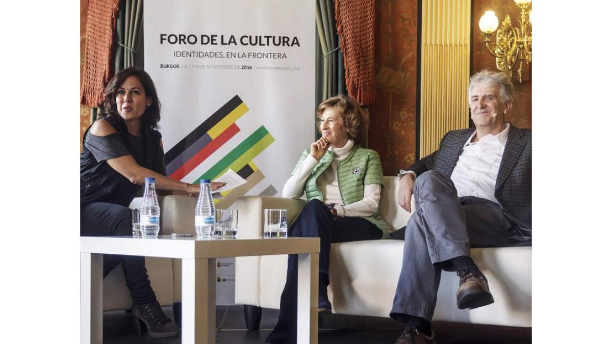 Mara Torres, Julia Navarro y Juan Luis Arsuaga. SANTI OTERO