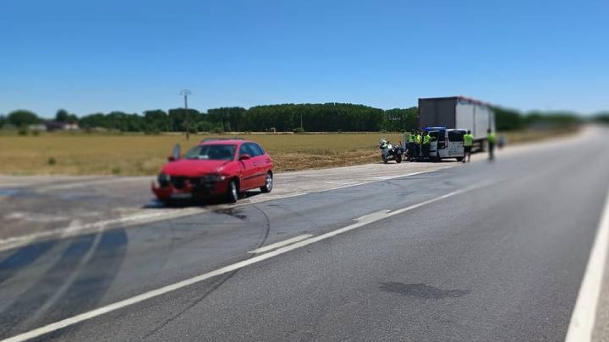 Estado en el que quedaron los dos vehículos tras el accidente. DL