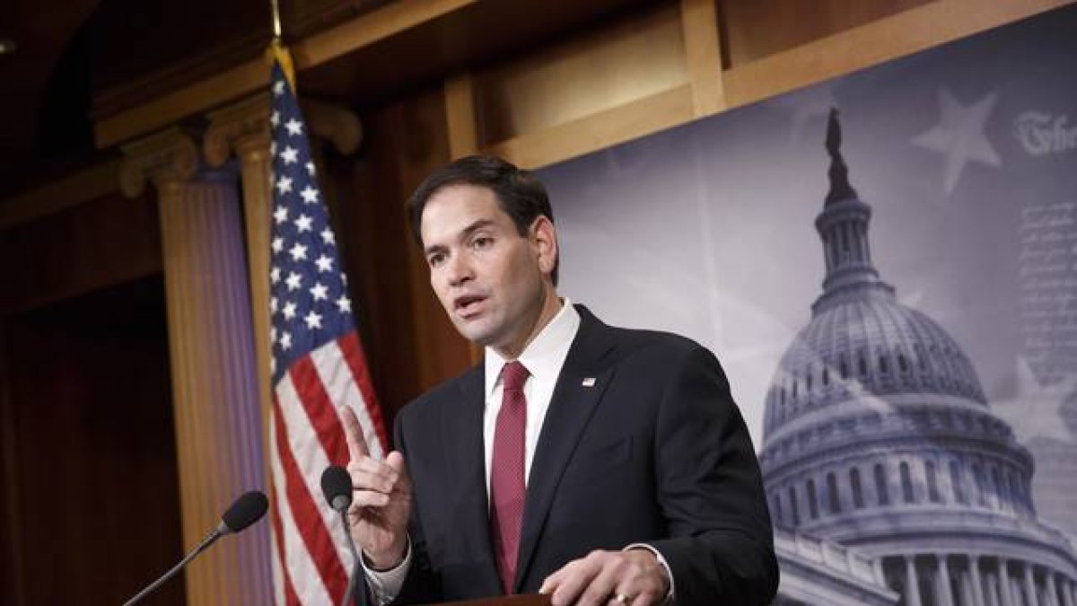 El senador republicano Marco Rubio habla en el Capitolio de Washington.