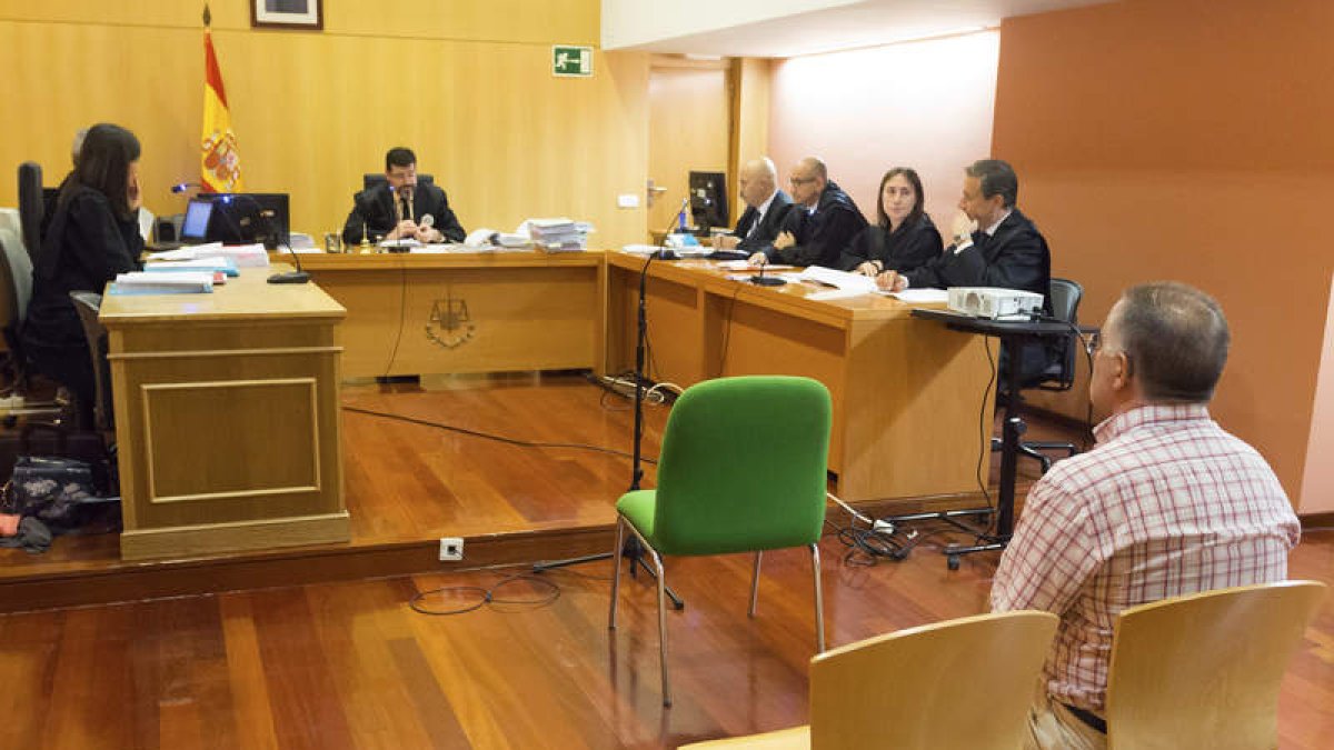 El Juzgado de lo penal número 1 de Ávila, en la primera sesión del juicio contra Ramón G.S. SANCHIDRIÁN