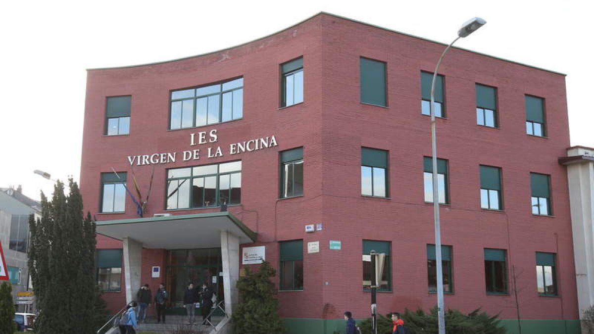 El Instituto de Enseñanza Secundaria Virgen de la Encina. L. DE  LA MATA